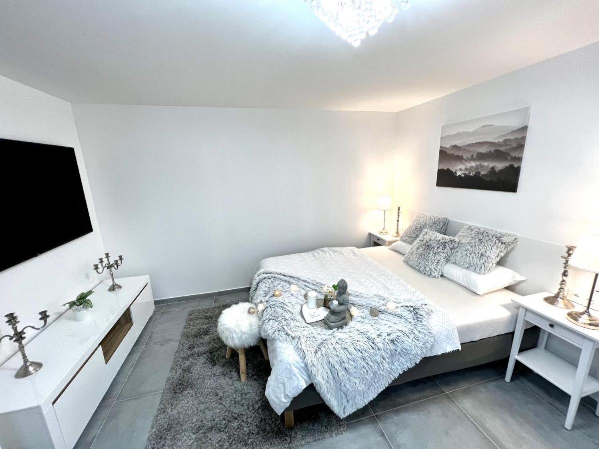 زنويمو Apartmany Ellie المظهر الخارجي الصورة