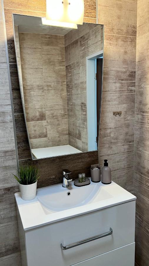 زنويمو Apartmany Ellie المظهر الخارجي الصورة