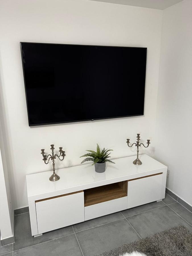 زنويمو Apartmany Ellie المظهر الخارجي الصورة